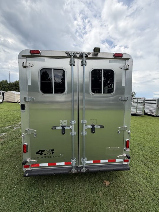 Consignment 2022 4-Star Trailers 3H Slant Gooseneck Horse Trailer