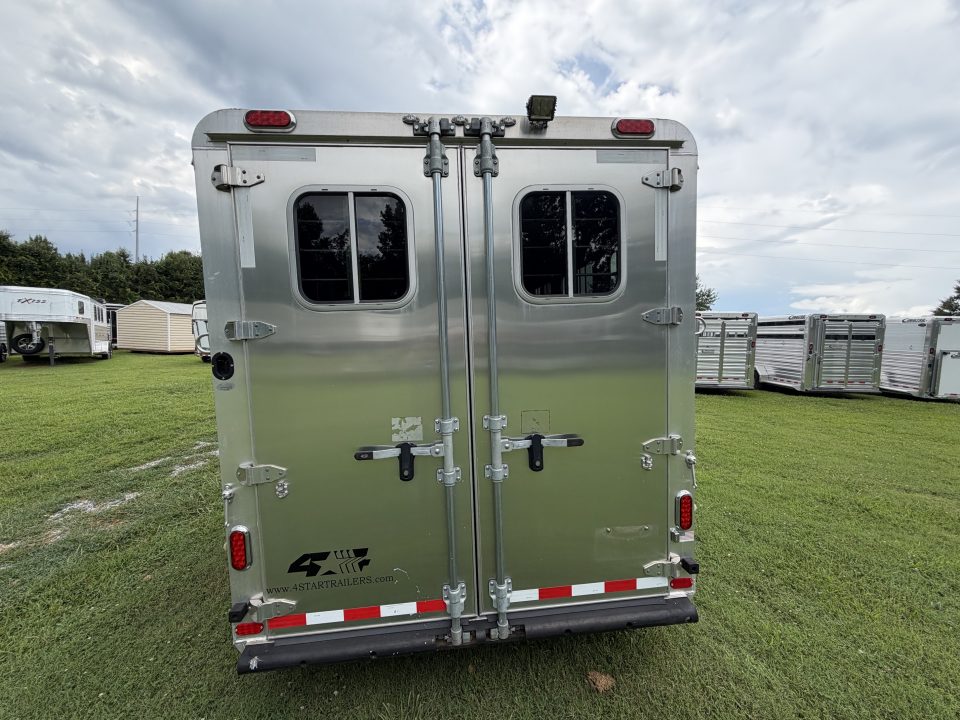 Consignment 2022 4-Star Trailers 3H Slant Gooseneck Horse Trailer