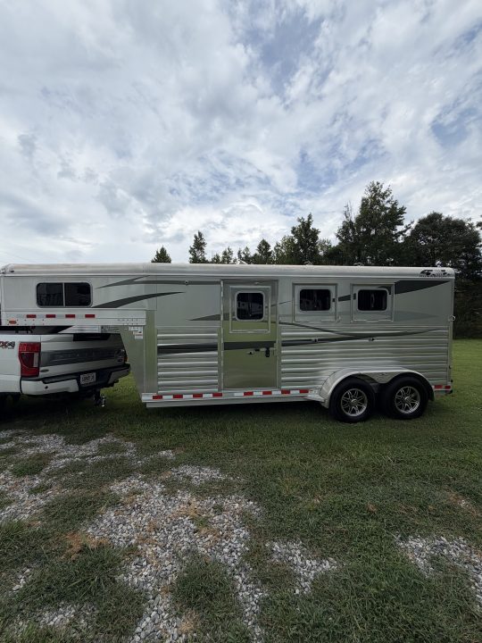 Consignment 2022 4-Star Trailers 3H Slant Gooseneck Horse Trailer