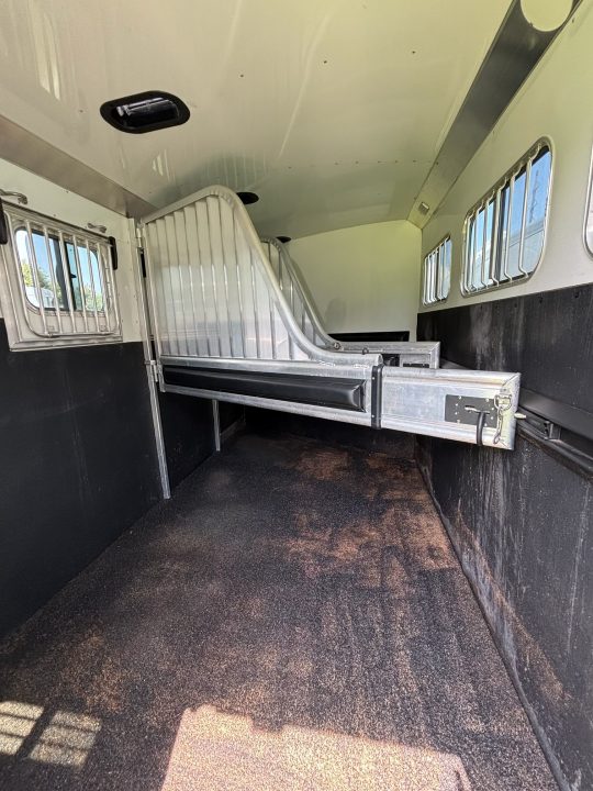 Consignment 2022 4-Star Trailers 3H Slant Gooseneck Horse Trailer