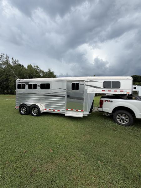 Consignment 2022 4-Star Trailers 3H Slant Gooseneck Horse Trailer