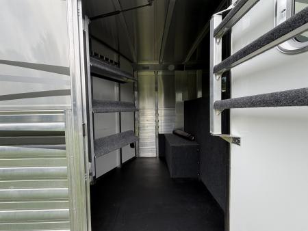 Consignment 2022 4-Star Trailers 3H Slant Gooseneck Horse Trailer