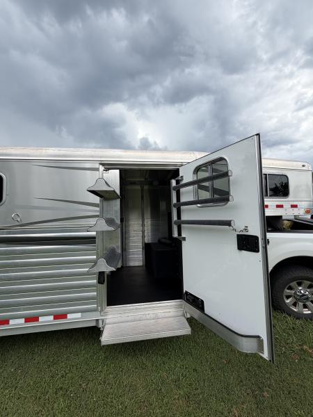 Consignment 2022 4-Star Trailers 3H Slant Gooseneck Horse Trailer
