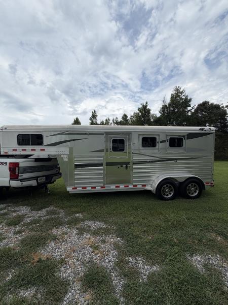 Consignment 2022 4-Star Trailers 3H Slant Gooseneck Horse Trailer