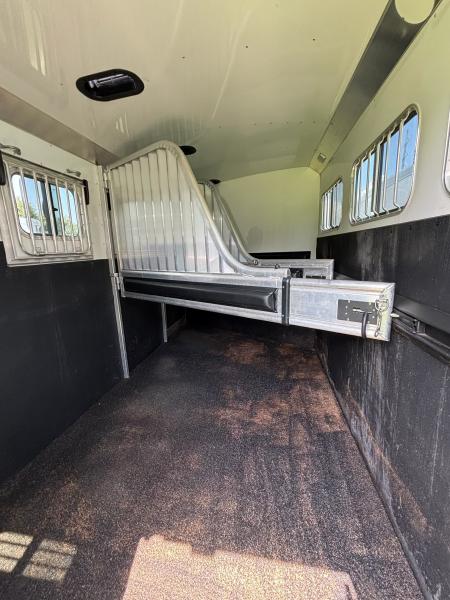 Consignment 2022 4-Star Trailers 3H Slant Gooseneck Horse Trailer