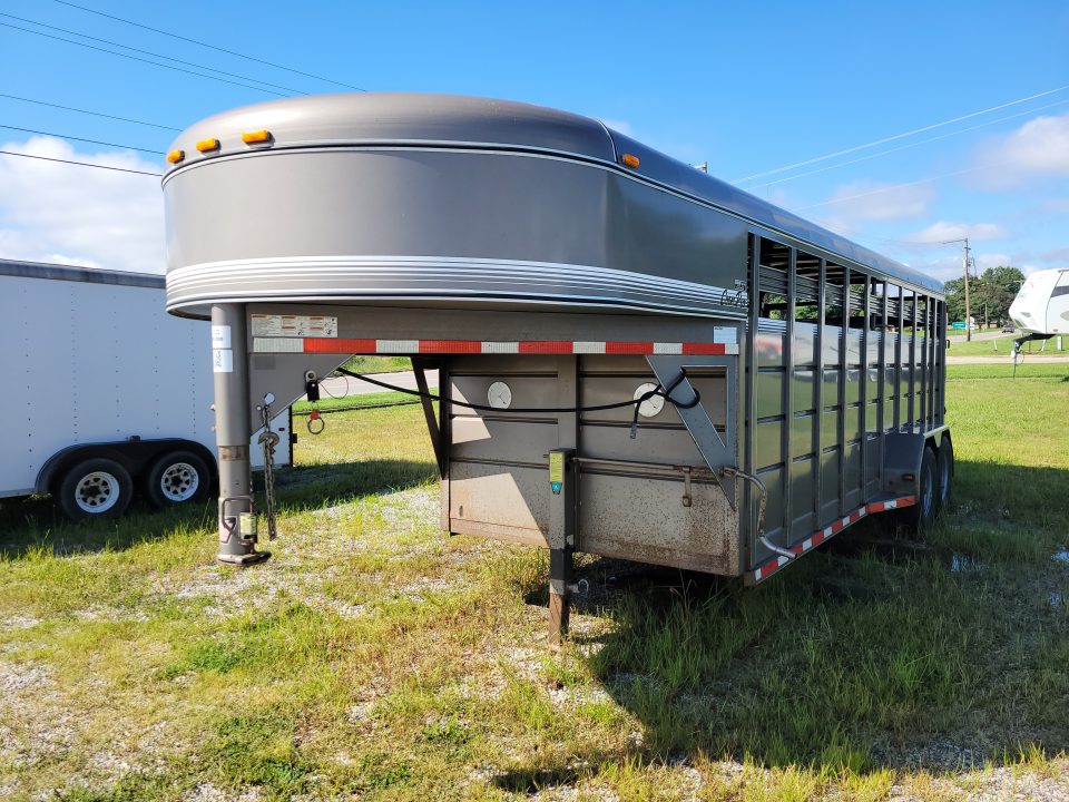 Used 2004 Corn Pro 7x20 Gooseneck Livestock Trailer