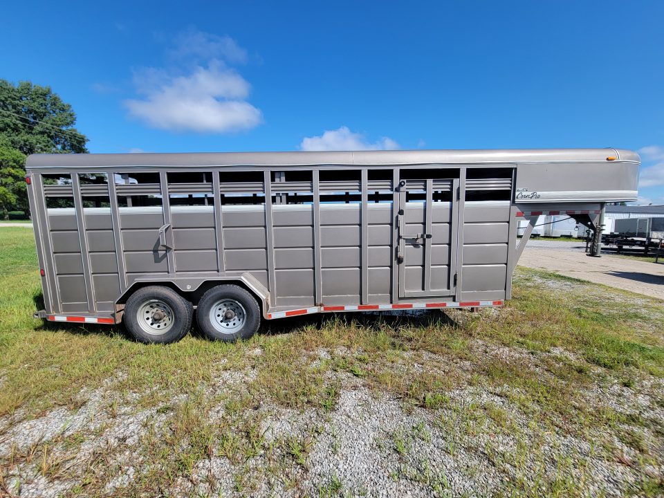 Used 2004 Corn Pro 7x20 Gooseneck Livestock Trailer