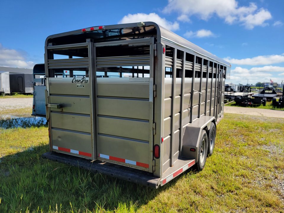 Used 2004 Corn Pro 7x20 Gooseneck Livestock Trailer
