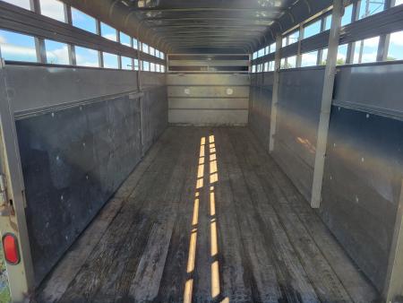 Used 2004 Corn Pro 7x20 Gooseneck Livestock Trailer