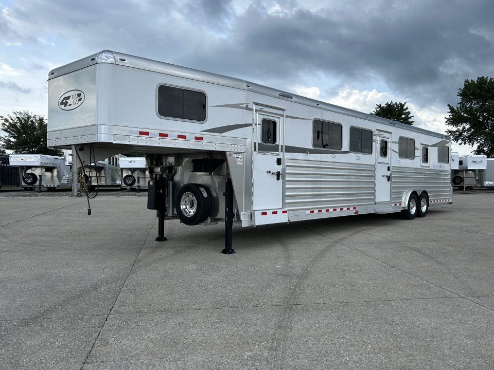 2027 8×37 Horse Livestock Trailer photo 2