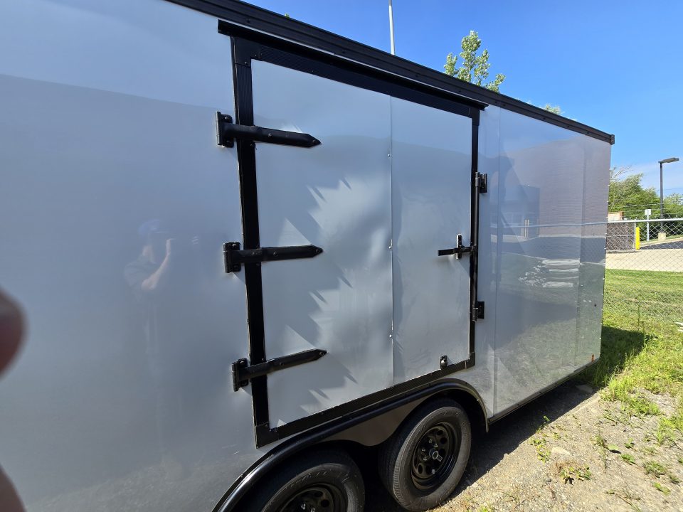 2027 Interstate Trailers photo 2