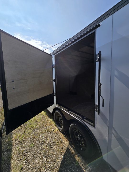 2027 Interstate Trailers photo 5