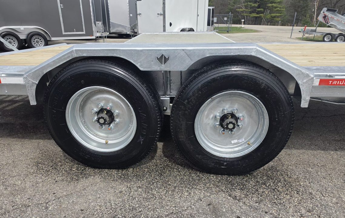 New 102X20+4 GALVANIZED DRIVE OVER EQUIPMENT TRAILER HYDRAULIC JACK 8 K AXLES 2026 TRIUMPH