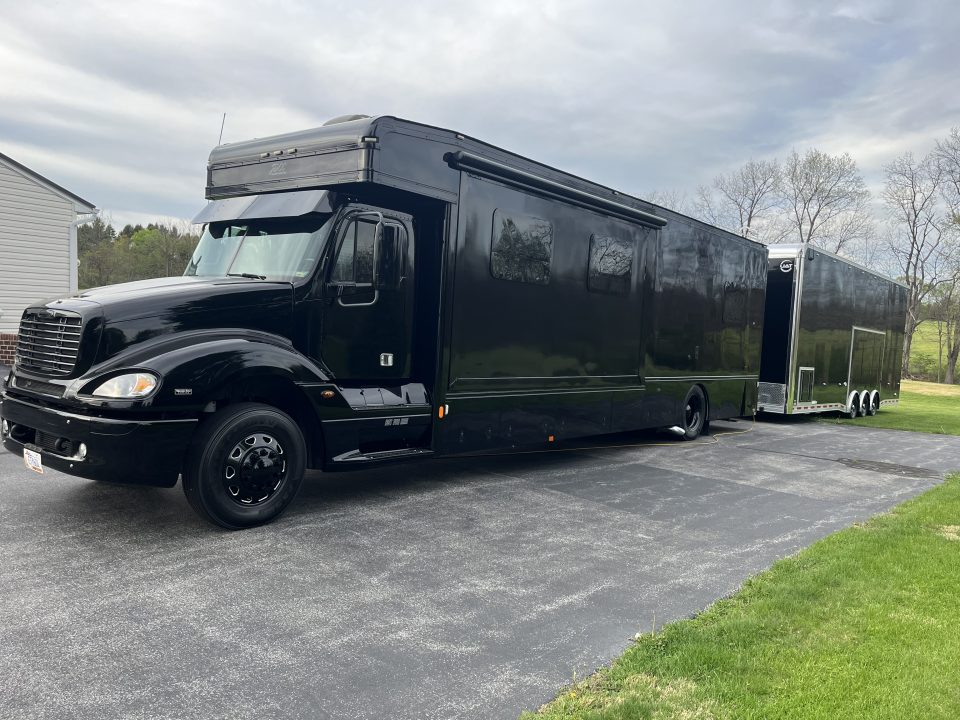 Used 2005 Columbia 40' Motorhome