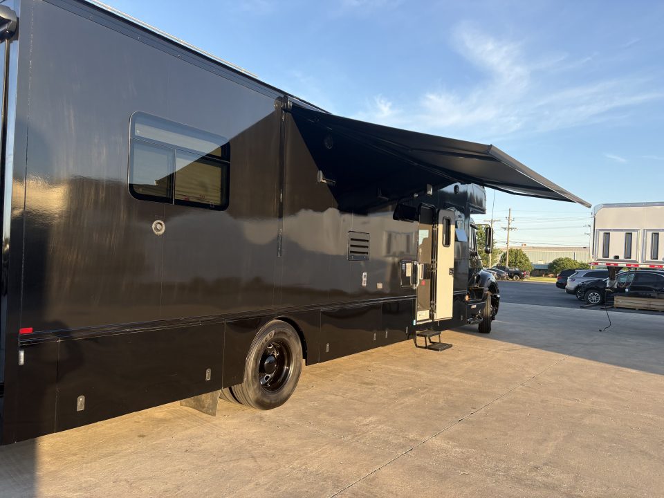 Used 2005 Columbia 40' Motorhome
