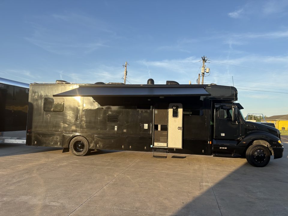 Used 2005 Columbia 40' Motorhome