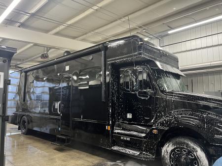 Used 2005 Columbia 40' Motorhome