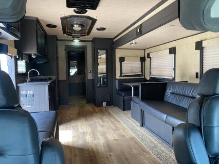 Used 2005 Columbia 40' Motorhome