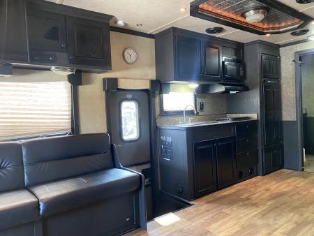 Used 2005 Columbia 40' Motorhome