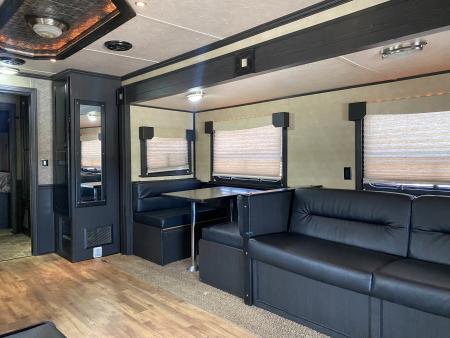 Used 2005 Columbia 40' Motorhome