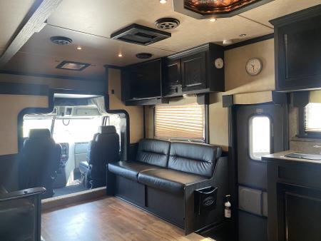 Used 2005 Columbia 40' Motorhome