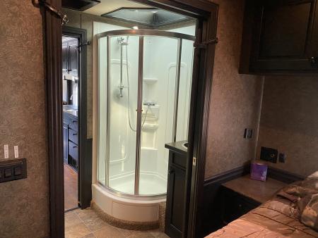 Used 2005 Columbia 40' Motorhome