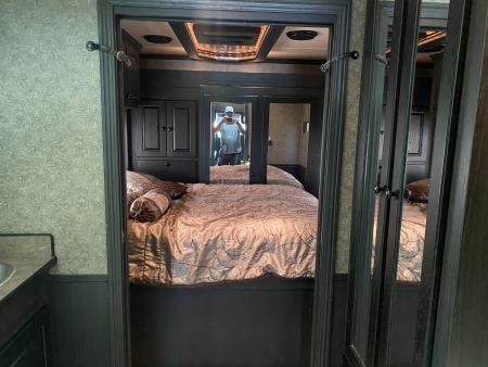 Used 2005 Columbia 40' Motorhome