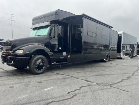 Used 2005 Columbia 40' Motorhome