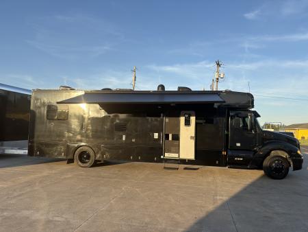 Used 2005 Columbia 40' Motorhome