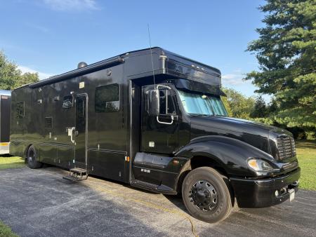 Used 2005 Columbia 40' Motorhome