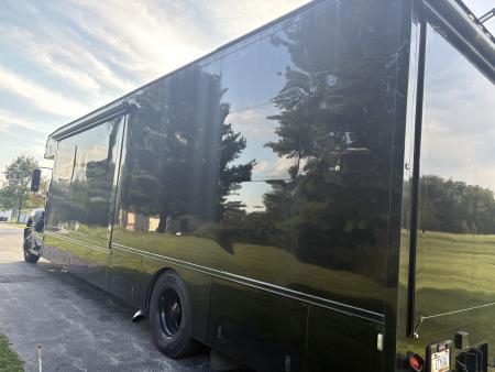 Used 2005 Columbia 40' Motorhome
