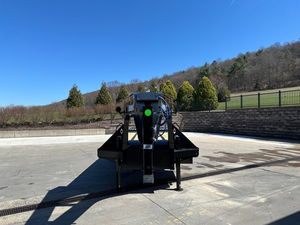 New Diamond C FMAX212 35' Gooseneck w/Hydraulic Dovetail - Pacesetter Edition