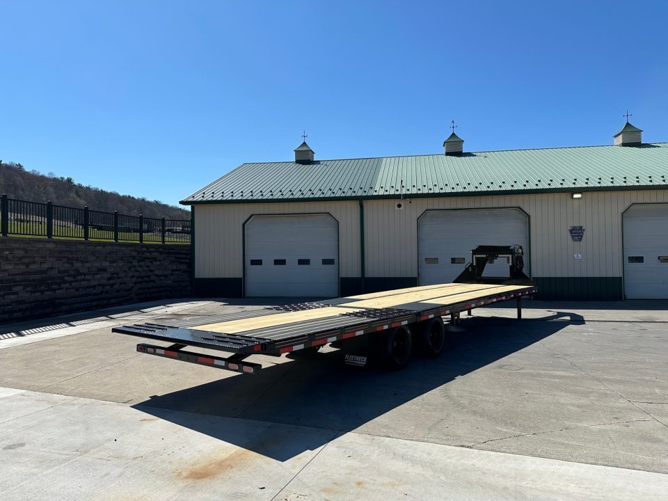 New Diamond C FMAX212 35' Gooseneck w/Hydraulic Dovetail - Pacesetter Edition