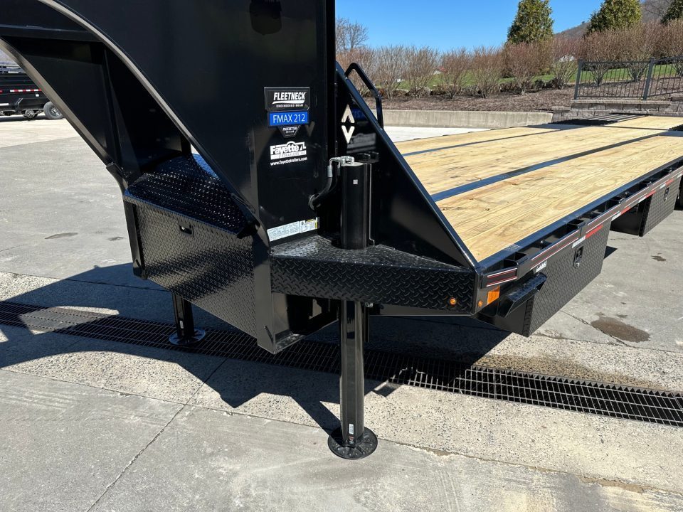 New Diamond C FMAX212 35' Gooseneck w/Hydraulic Dovetail - Pacesetter Edition