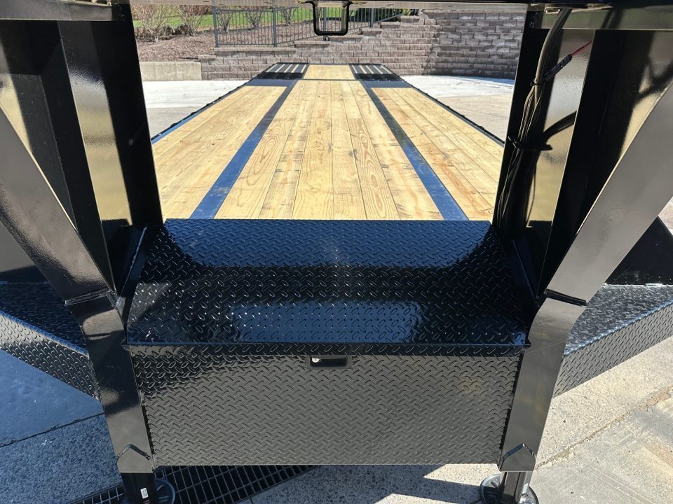 New Diamond C FMAX212 35' Gooseneck w/Hydraulic Dovetail - Pacesetter Edition