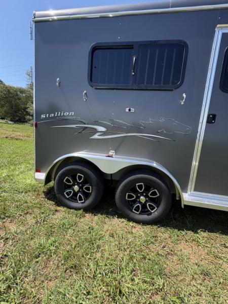 New 2027 Homesteader Trailer 214FB Horse Trailer