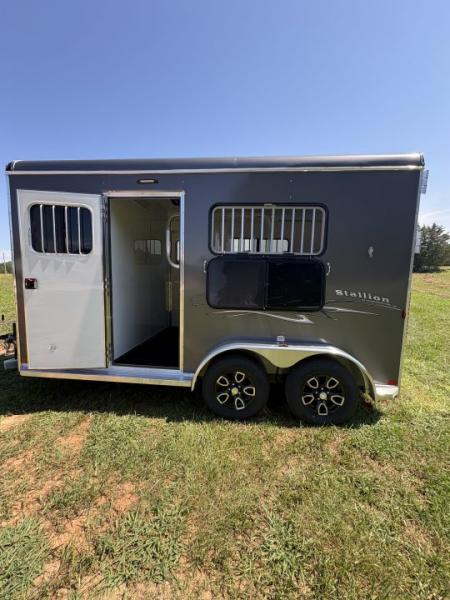 New 2027 Homesteader Trailer 214FB Horse Trailer