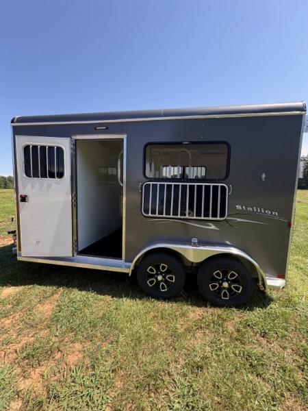 New 2027 Homesteader Trailer 214FB Horse Trailer