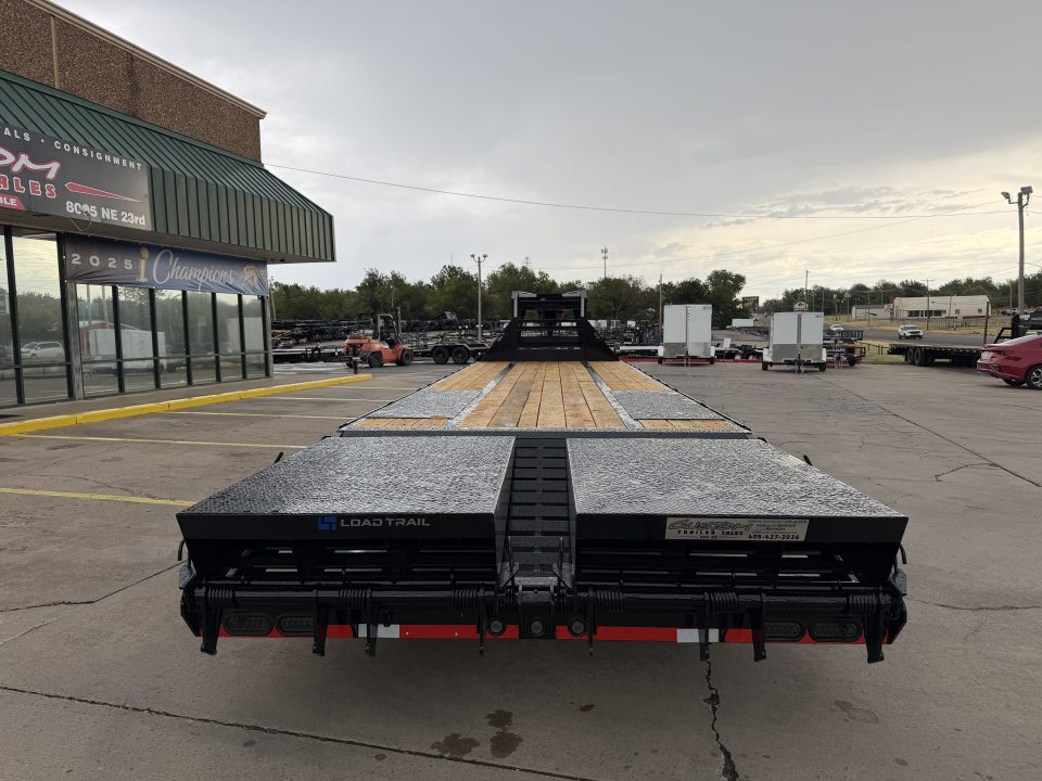 New #392782 2027 LOAD TRAIL GP 32 X 102 DUAL TANDEM LOW-PRO 30K GOOSENECK W/ UNDER FRAME BRIDGE & PIPE BRIDGE