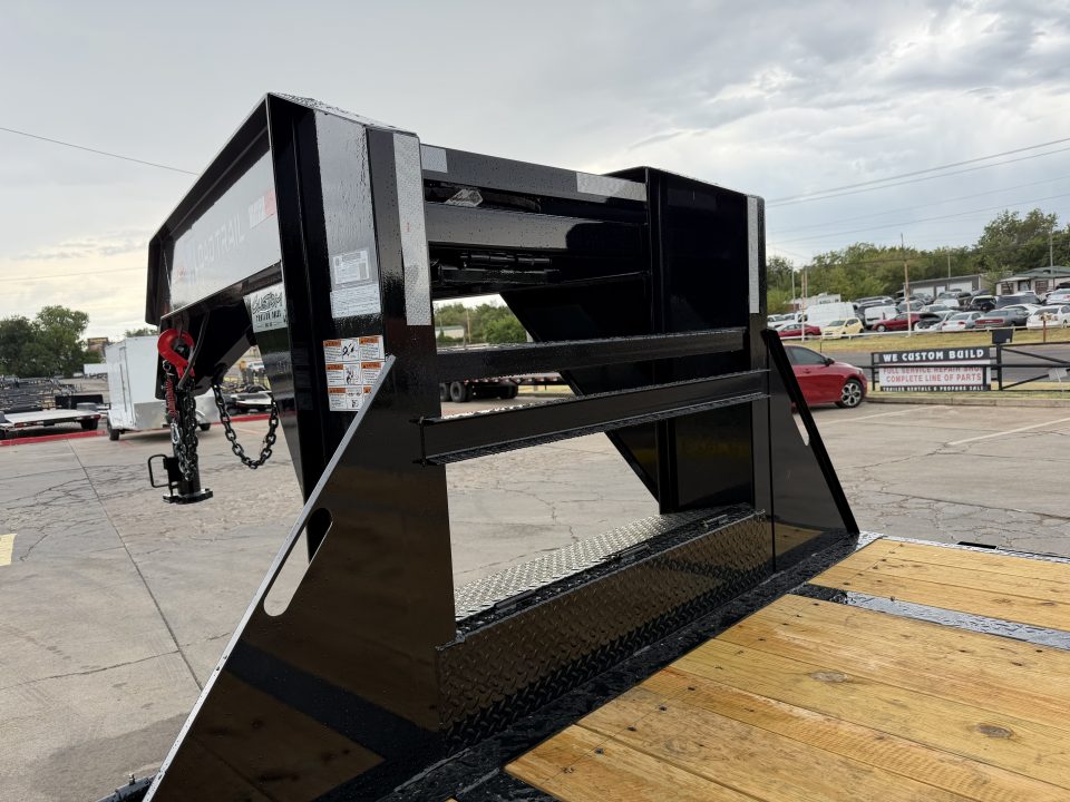 New #392782 2027 LOAD TRAIL GP 32 X 102 DUAL TANDEM LOW-PRO 30K GOOSENECK W/ UNDER FRAME BRIDGE & PIPE BRIDGE