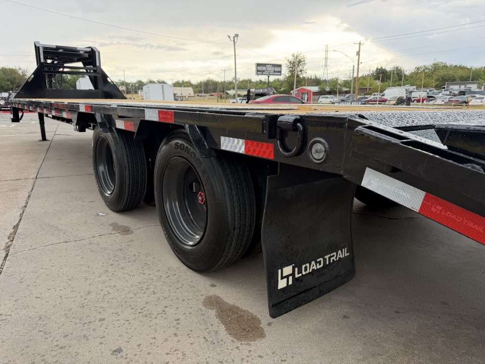 New #392782 2027 LOAD TRAIL GP 32 X 102 DUAL TANDEM LOW-PRO 30K GOOSENECK W/ UNDER FRAME BRIDGE & PIPE BRIDGE