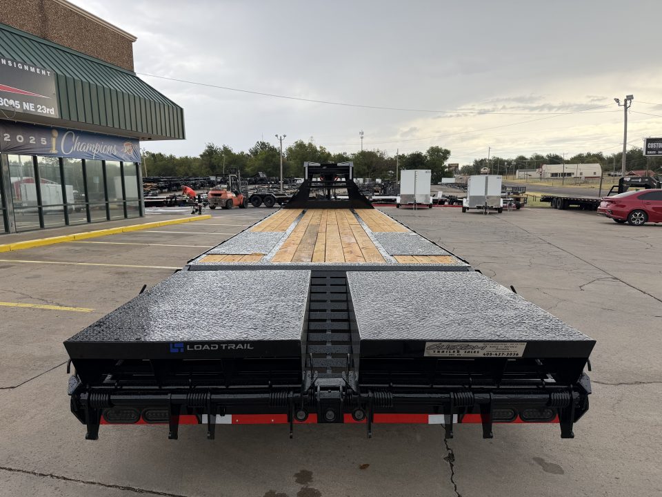 New #392782 2027 LOAD TRAIL GP 32 X 102 DUAL TANDEM LOW-PRO 30K GOOSENECK W/ UNDER FRAME BRIDGE & PIPE BRIDGE