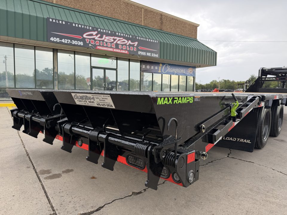 New #392782 2027 LOAD TRAIL GP 32 X 102 DUAL TANDEM LOW-PRO 30K GOOSENECK W/ UNDER FRAME BRIDGE & PIPE BRIDGE