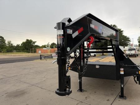New #392782 2027 LOAD TRAIL GP 32 X 102 DUAL TANDEM LOW-PRO 30K GOOSENECK W/ UNDER FRAME BRIDGE & PIPE BRIDGE