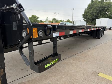 New #392782 2027 LOAD TRAIL GP 32 X 102 DUAL TANDEM LOW-PRO 30K GOOSENECK W/ UNDER FRAME BRIDGE & PIPE BRIDGE
