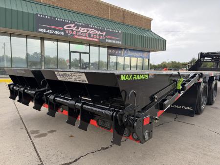 New #392782 2027 LOAD TRAIL GP 32 X 102 DUAL TANDEM LOW-PRO 30K GOOSENECK W/ UNDER FRAME BRIDGE & PIPE BRIDGE