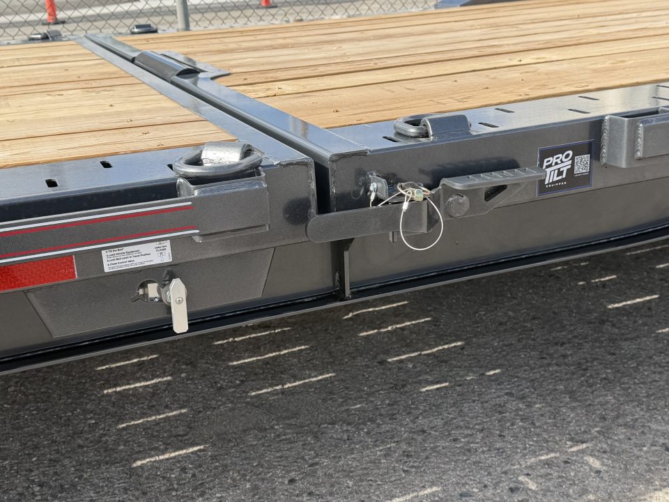 New 2027 Diamond C HXD 102"x24' - 23K Equipment Tilt Trailer