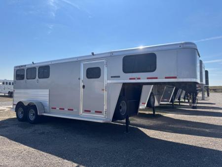 New 2027 Logan Coach 3H BULLSEYE GN Horse Trailer