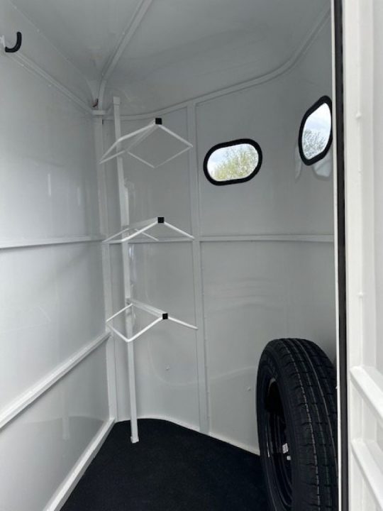 New 2027 Bee 3 Horse Slant Load BP Drops Horse Trailer