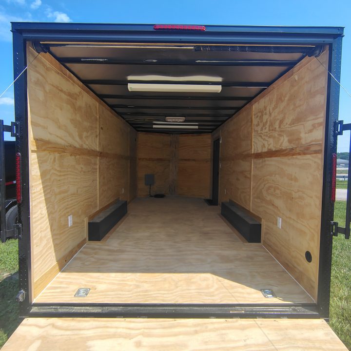 New 2026 Mammoth 8.5x18 TA ,7' interior height, 3.5k axles, ac/heat, 30 amp electrical package, .080 polycore Cargo / Enclosed Trailer